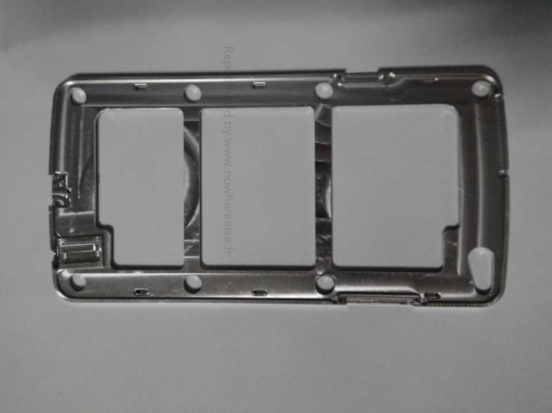 GS5 alum chassis 3 e1385145946361 610x457 Is this Galaxy S5 aluminum body?