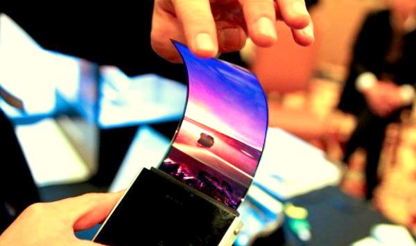 Samsung may bring flexible display smartphones in 2015