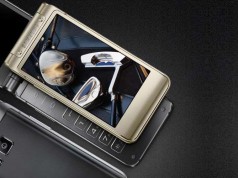 Samsung W2016 Is a Beautiful but Expensive Clamshell Phone